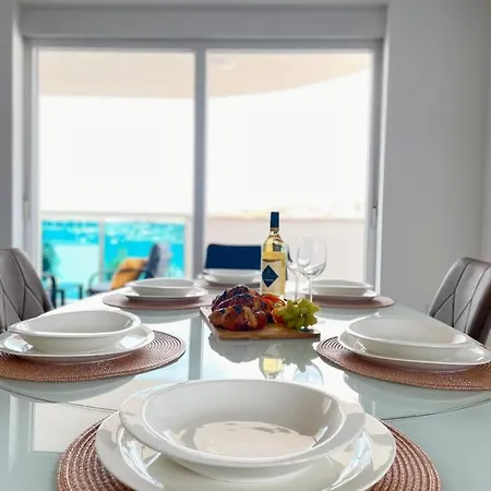 Seascape Deluxe Apartment